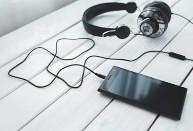 曼联领先险遭逆转，临场调整成败手，后腰隐患暴露全队短板